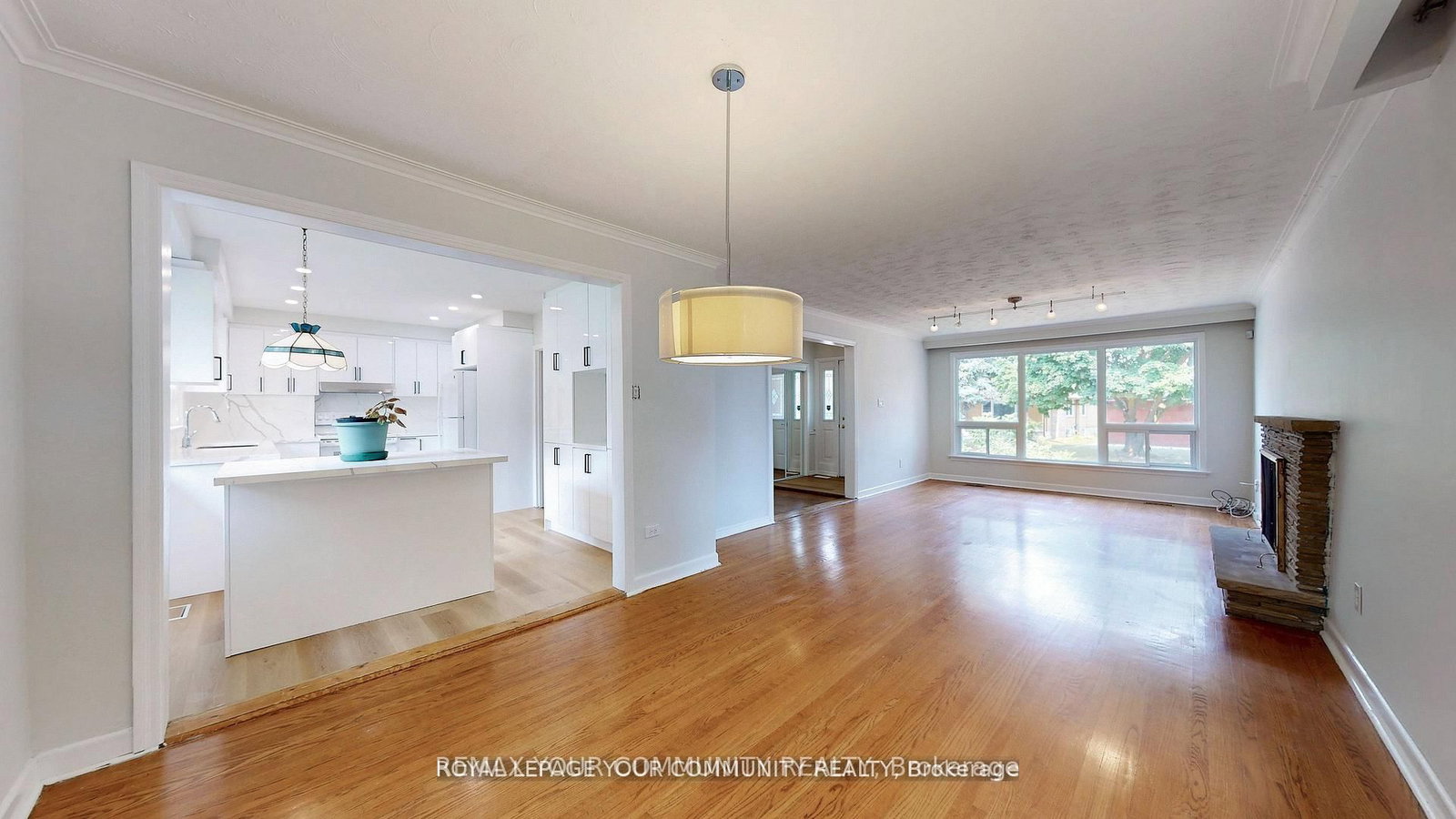 Detached House for sale at 39 Silverview Drive, Toronto, Ontario, M2M 2B5 - Newtonbrook East - MLS: C12963182