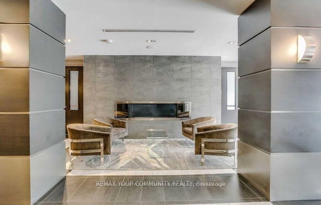 807 - 399 Adelaide Street W