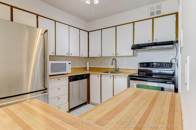 513 - 20 Fashion Roseway
