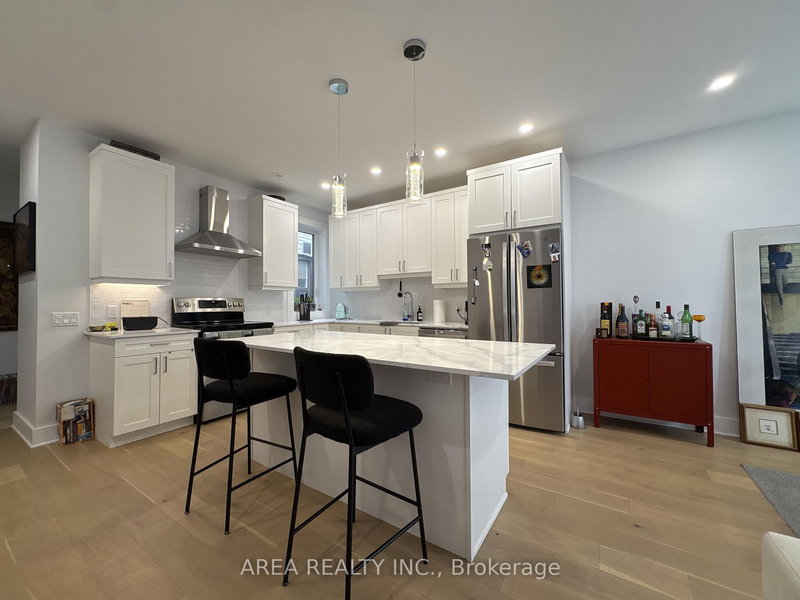 home for lease on 3-619 College Street