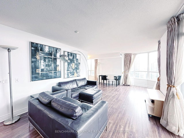 2612 - 10 Northtown Way
