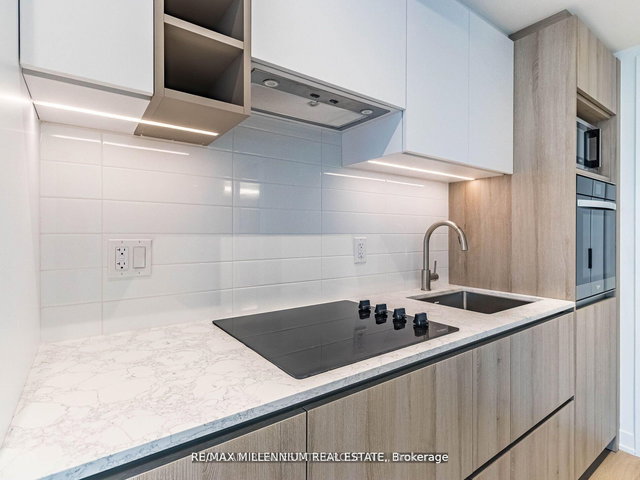 705 - 319 Jarvis Street