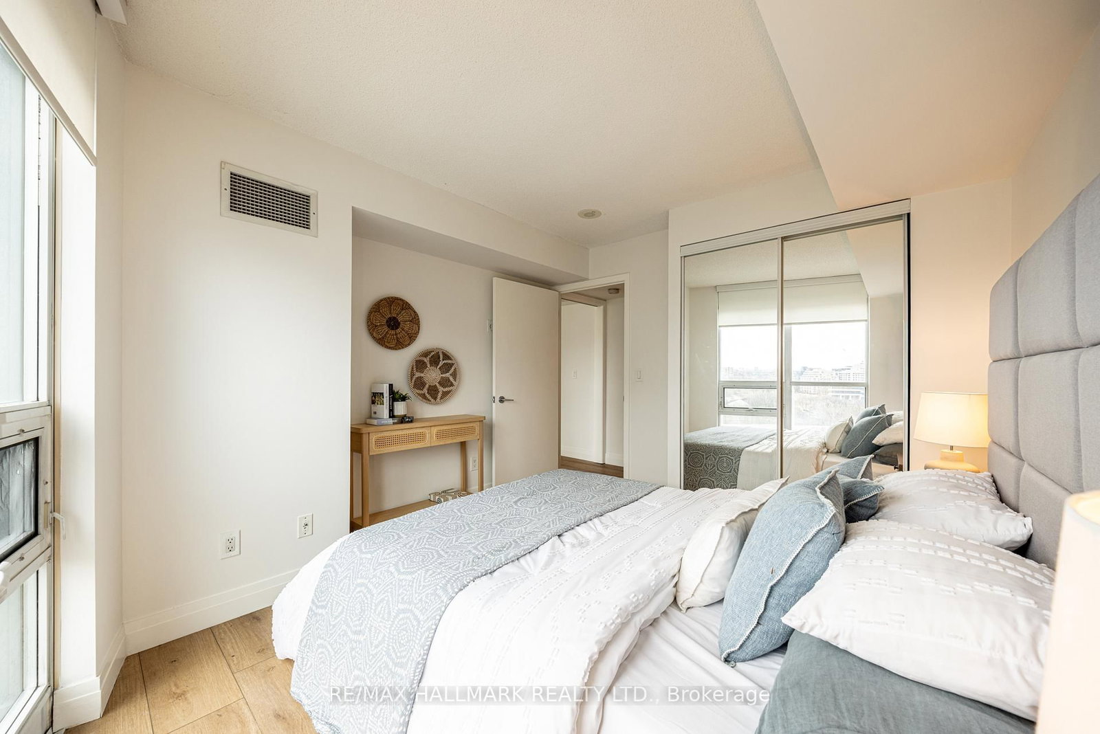 Condo for sale at 1120-231 Fort York Boulevard, Toronto, Ontario, M5V 1B2 - Niagara - MLS: C12964232