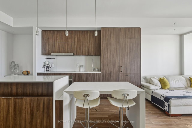 2712 - 1 Bloor Street E