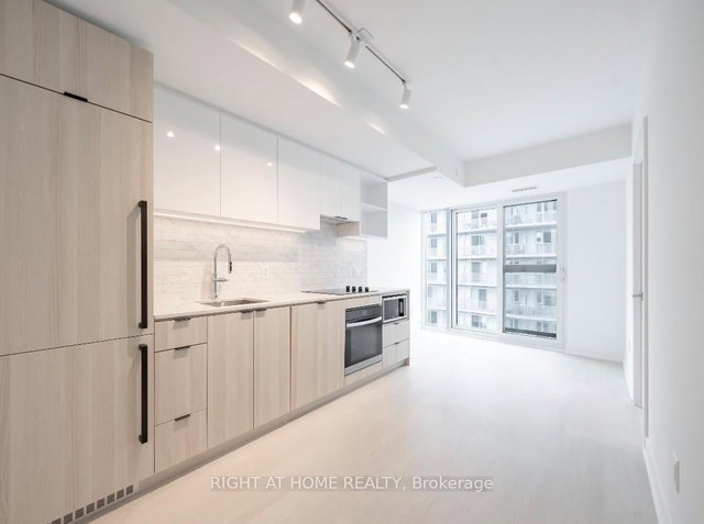 3009 - 252 Church Street