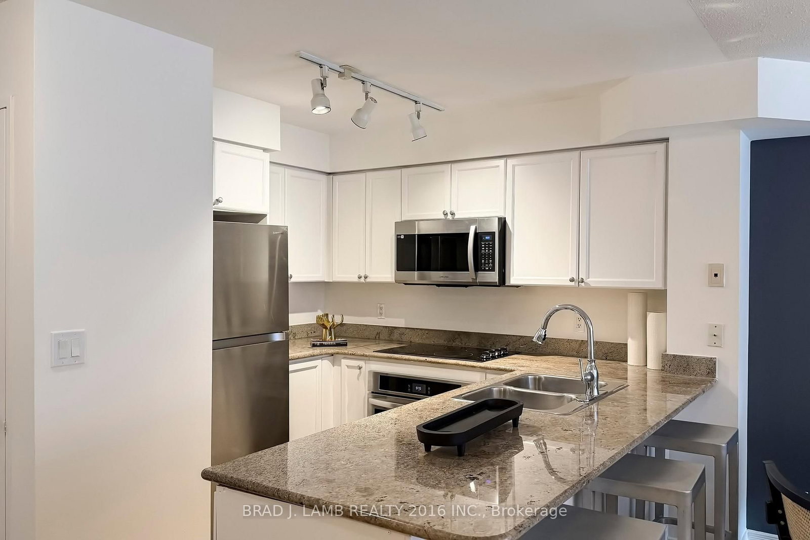 Condo for sale at 302-245 Davisville Avenue, Toronto, Ontario, M4S 3H4 - Mount Pleasant West - MLS: C12964892
