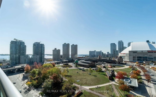 1518 - 51 Lower Simcoe Street