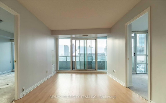 1518 - 51 Lower Simcoe Street