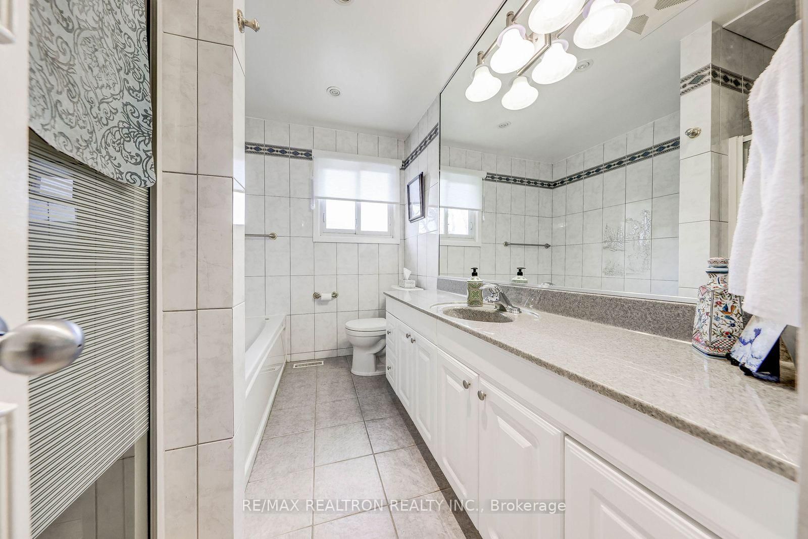 Detached House for sale at 15 Willimart Court, Toronto, Ontario, M2M 1G5 - Newtonbrook West - MLS: C12965168