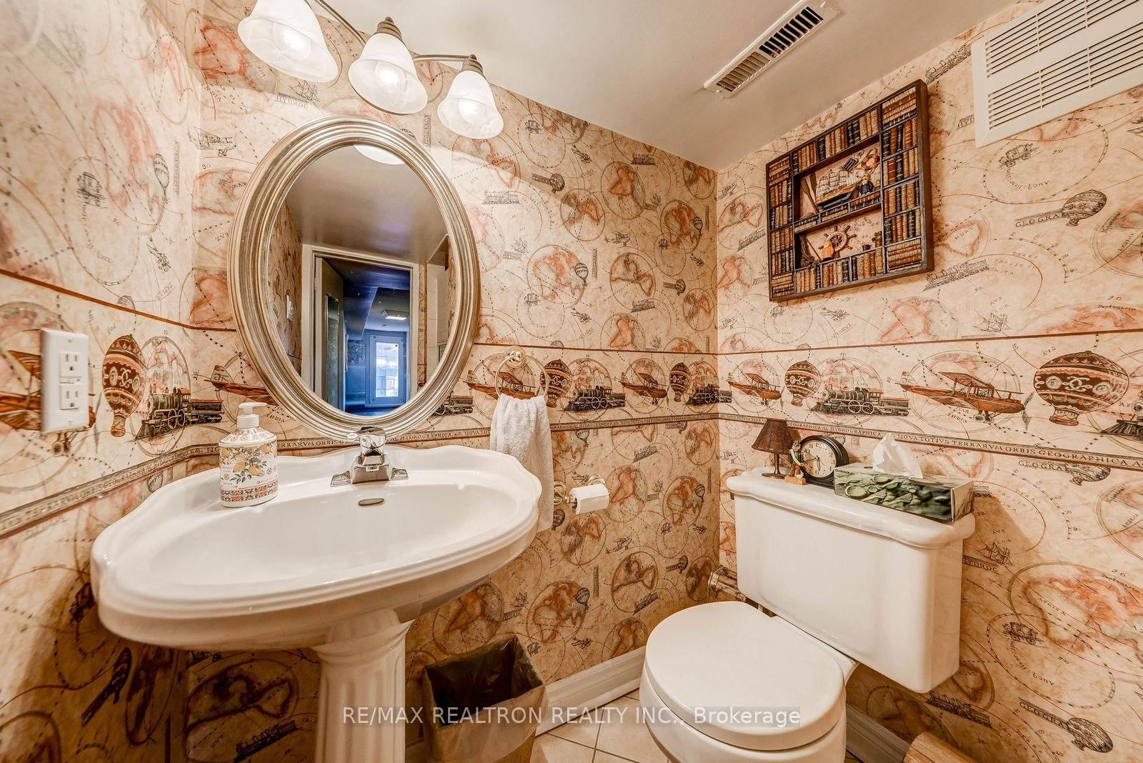 Detached House for sale at 15 Willimart Court, Toronto, Ontario, M2M 1G5 - Newtonbrook West - MLS: C12965168