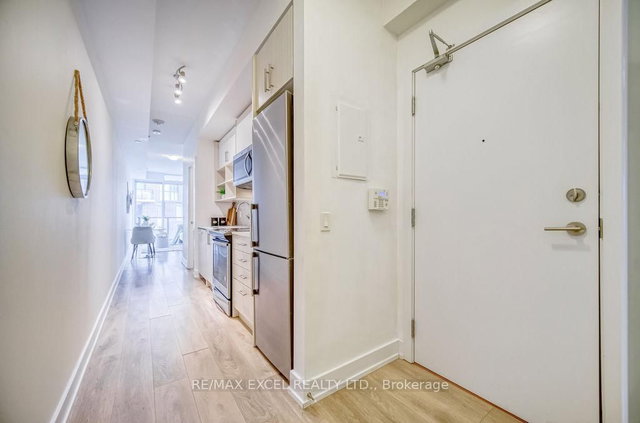 318 - 128 Fairview Mall Drive