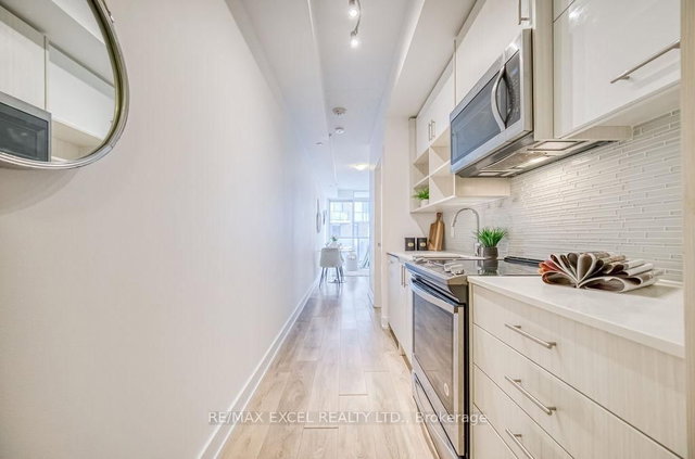 318 - 128 Fairview Mall Drive