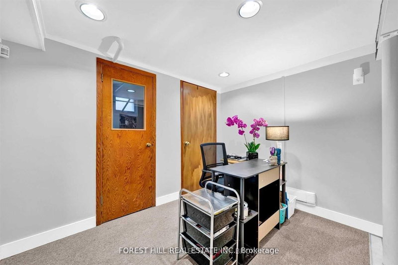 Lower - 996 Bayview Ave, Toronto, M4G 2Z6 | Image 3