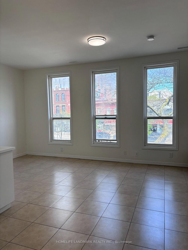 201 - 440 Spadina Avenue