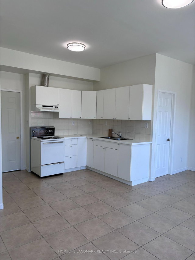 201 - 440 Spadina Avenue