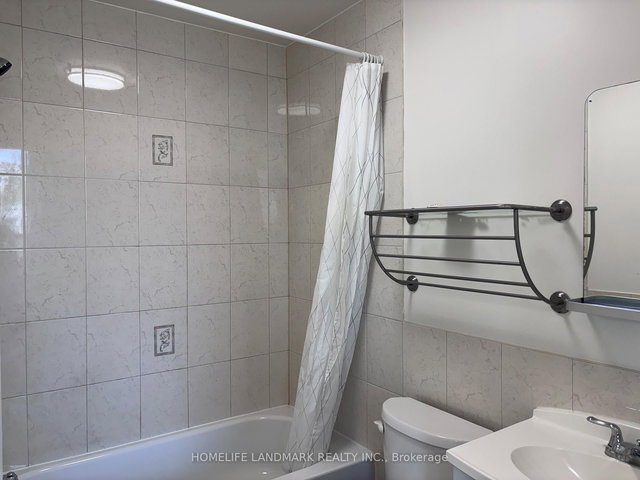 201 - 440 Spadina Avenue