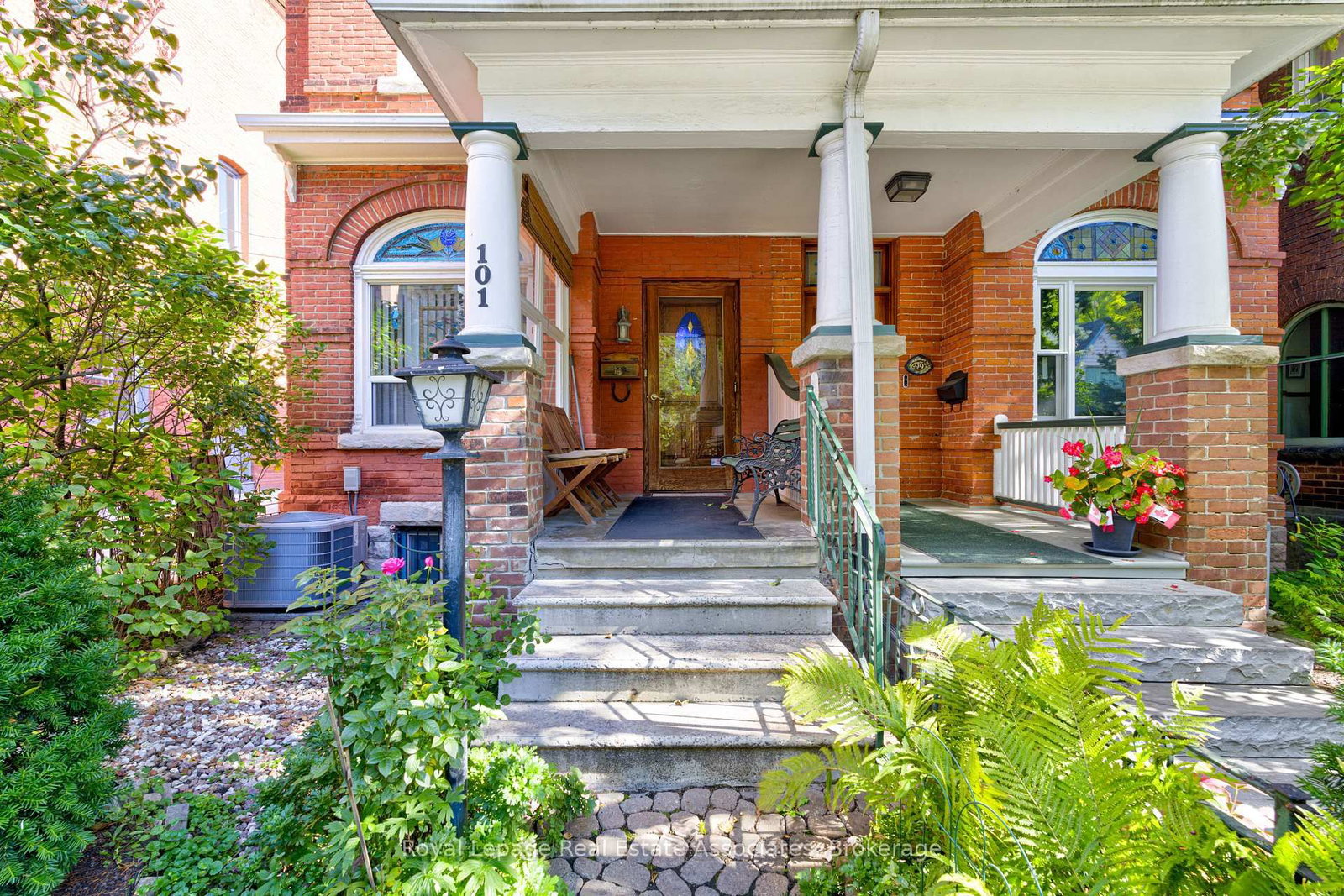 Listing photo 3