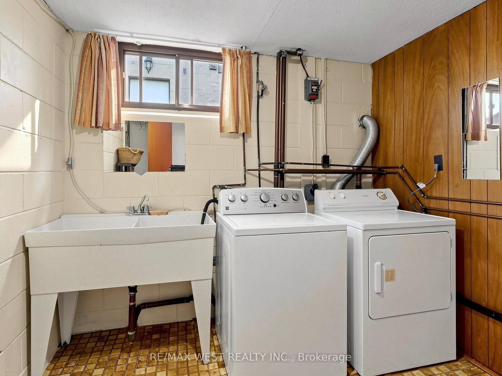 Detached House for sale at 53 Wedgewood Drive, Toronto, Ontario, M2M 2H4 - Newtonbrook East - MLS: C12966642