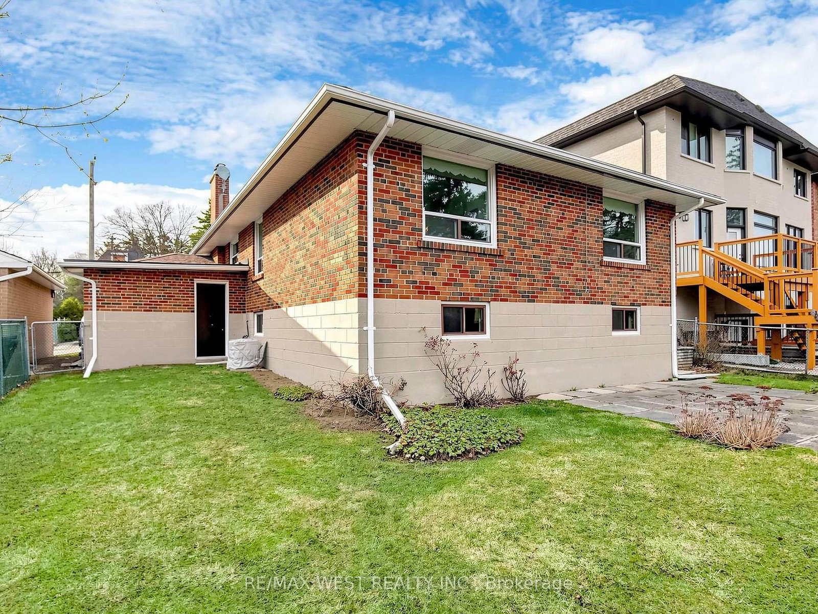 Detached House for sale at 53 Wedgewood Drive, Toronto, Ontario, M2M 2H4 - Newtonbrook East - MLS: C12966642