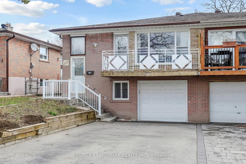 225 Pineway Blvd, Toronto, M2H 1B5 | Image 2