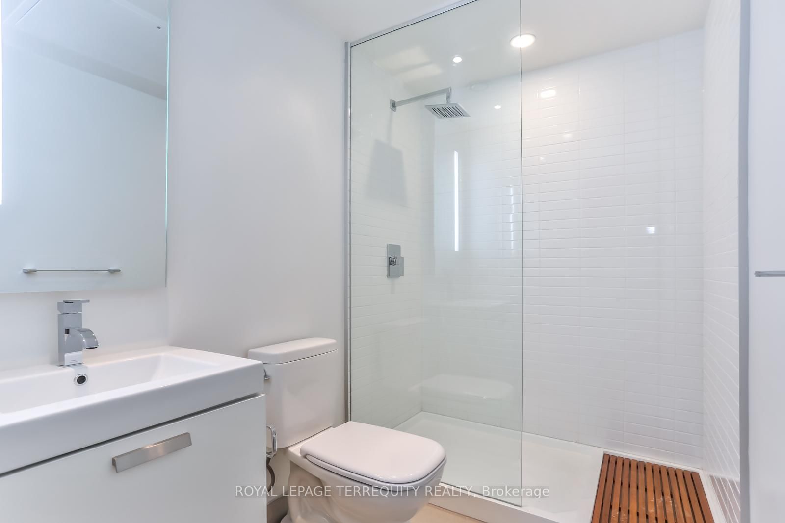 Condo for sale at 215-629 King Street, Toronto, Ontario, M5V 0G9 - Waterfront Communities C1 - MLS: C12966906