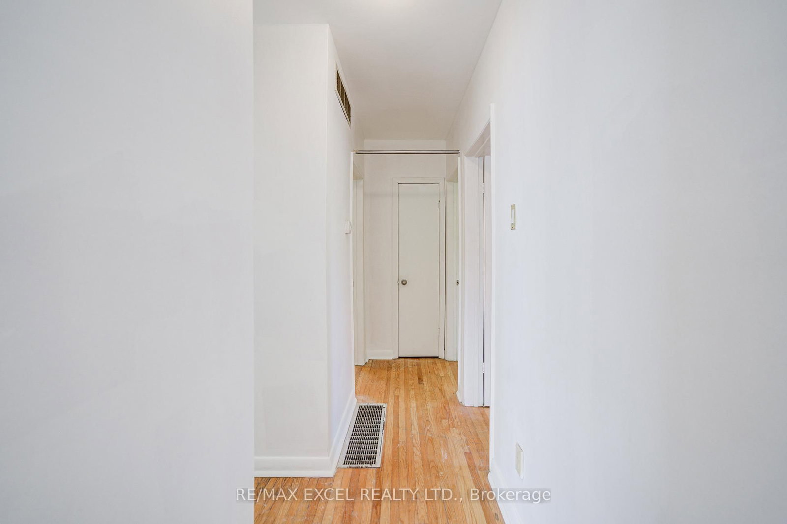 Detached House for sale at 334 Moore Park Avenue, Toronto, Ontario, M2R 2R6 - Newtonbrook West - MLS: C12967352