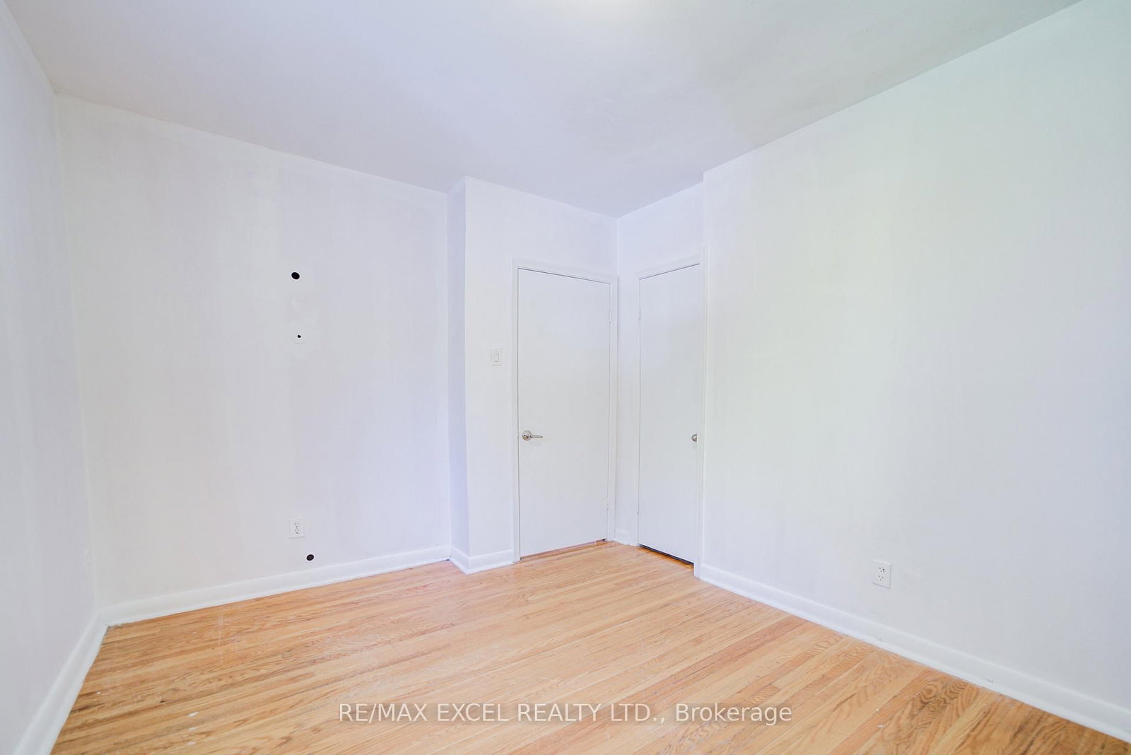 Detached House for sale at 334 Moore Park Avenue, Toronto, Ontario, M2R 2R6 - Newtonbrook West - MLS: C12967352