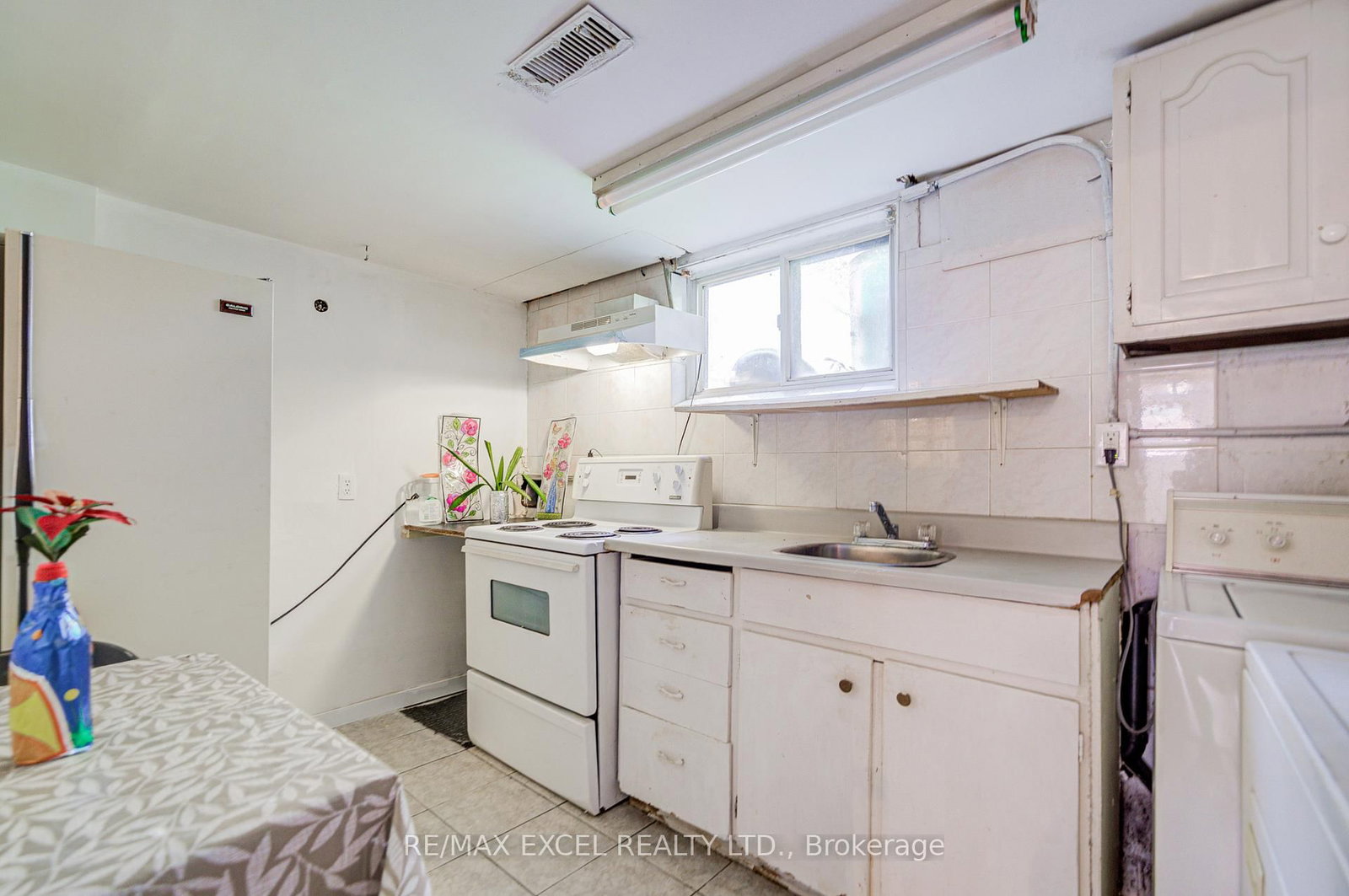 Detached House for sale at 334 Moore Park Avenue, Toronto, Ontario, M2R 2R6 - Newtonbrook West - MLS: C12967352