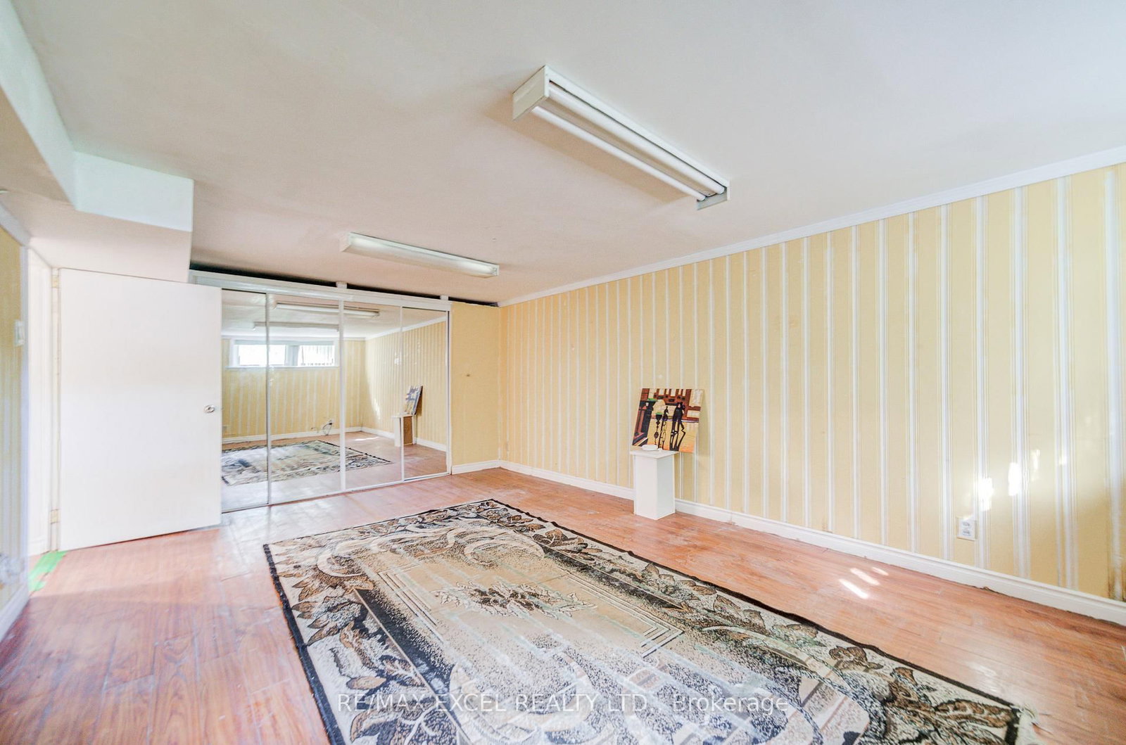 Detached House for sale at 334 Moore Park Avenue, Toronto, Ontario, M2R 2R6 - Newtonbrook West - MLS: C12967352