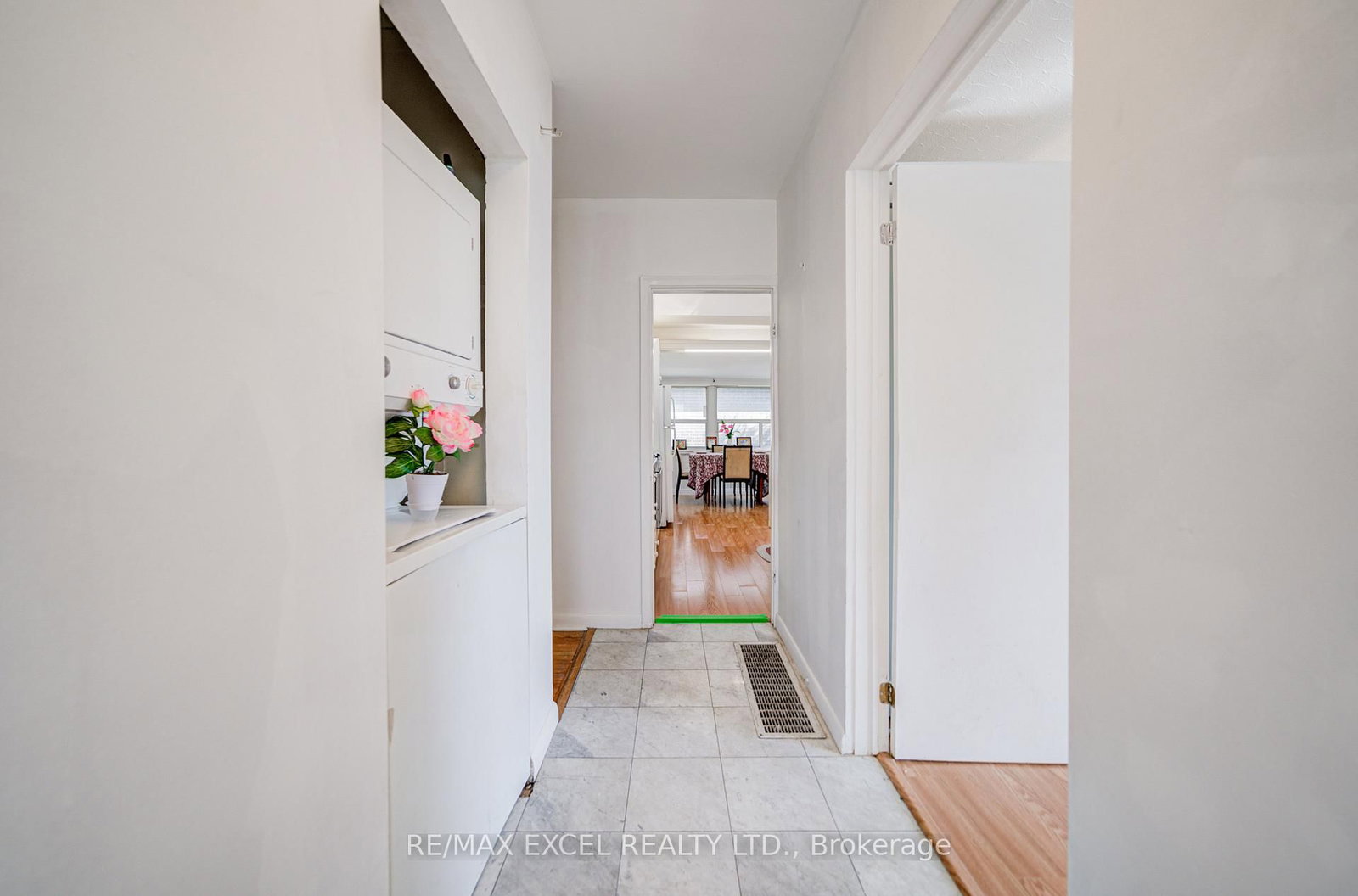 Detached House for sale at 334 Moore Park Avenue, Toronto, Ontario, M2R 2R6 - Newtonbrook West - MLS: C12967352