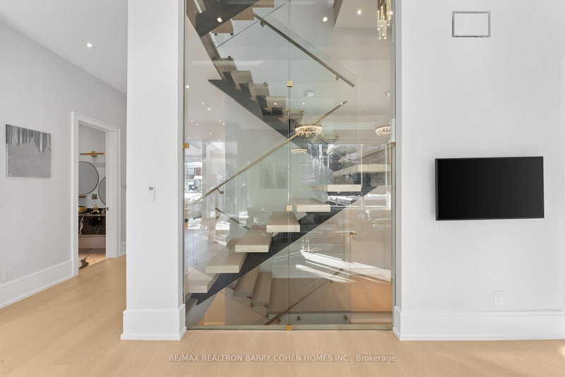 615 Briar Hill Ave, Toronto, M5N 1N4 | Image 3