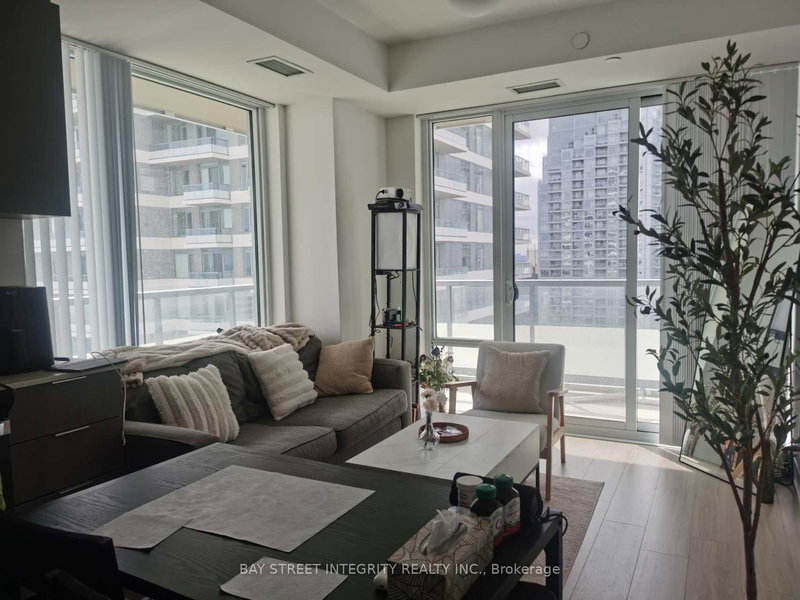 home for lease on 2513-50 Dunfield Avenue