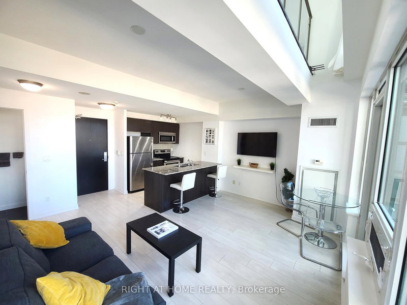 home for lease on 917-55 East Liberty Street