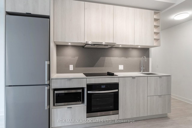 706 - 11 Yorkville Avenue