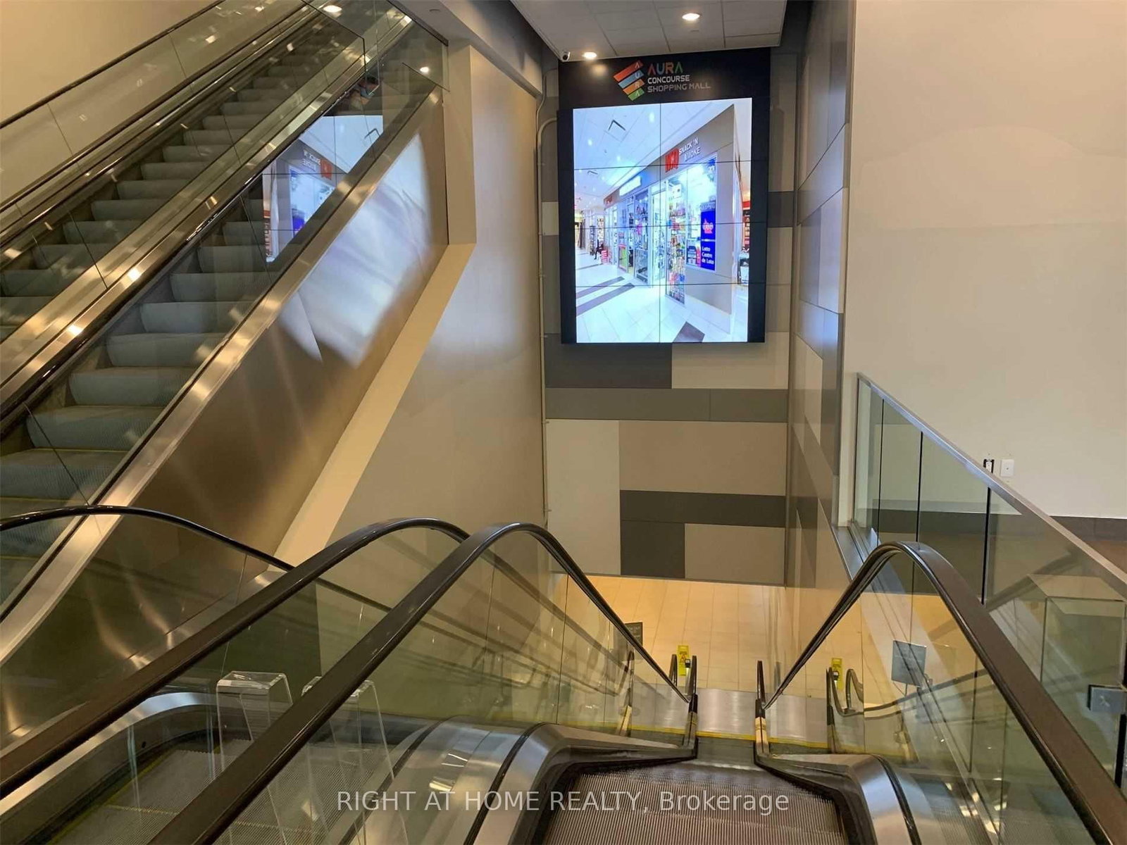 384 Yonge Street, Unit 3 - Photo 7