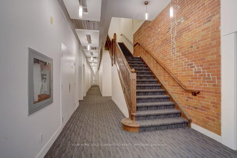 108 - 915 King Street W