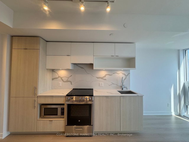 1210 - 100 Queen Street E