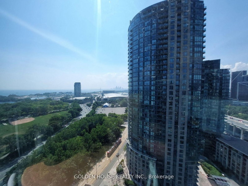 2309 - 215 Fort York Boulevard