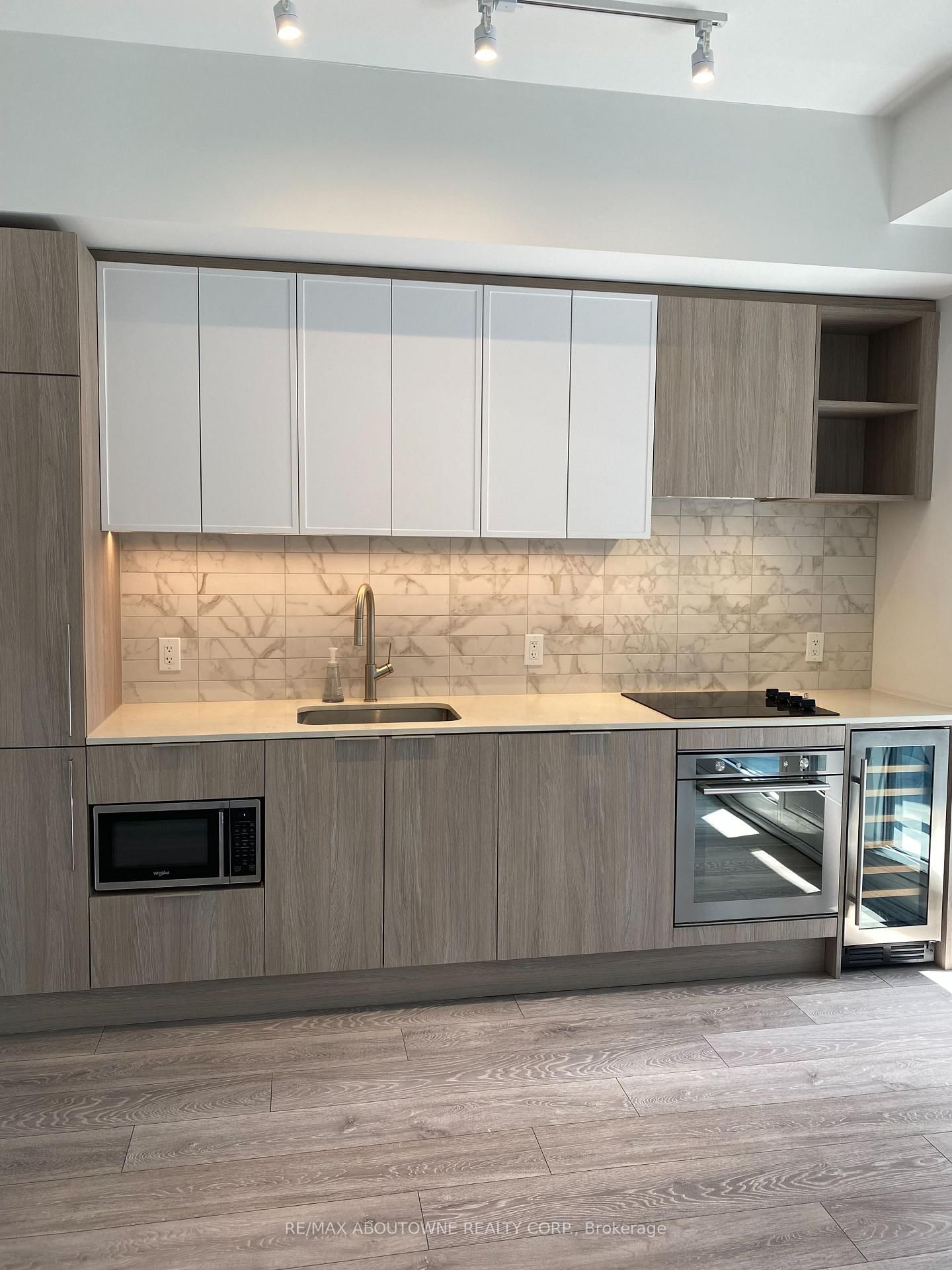 2020 Bathurst Street, Unit 806 - Photo 16