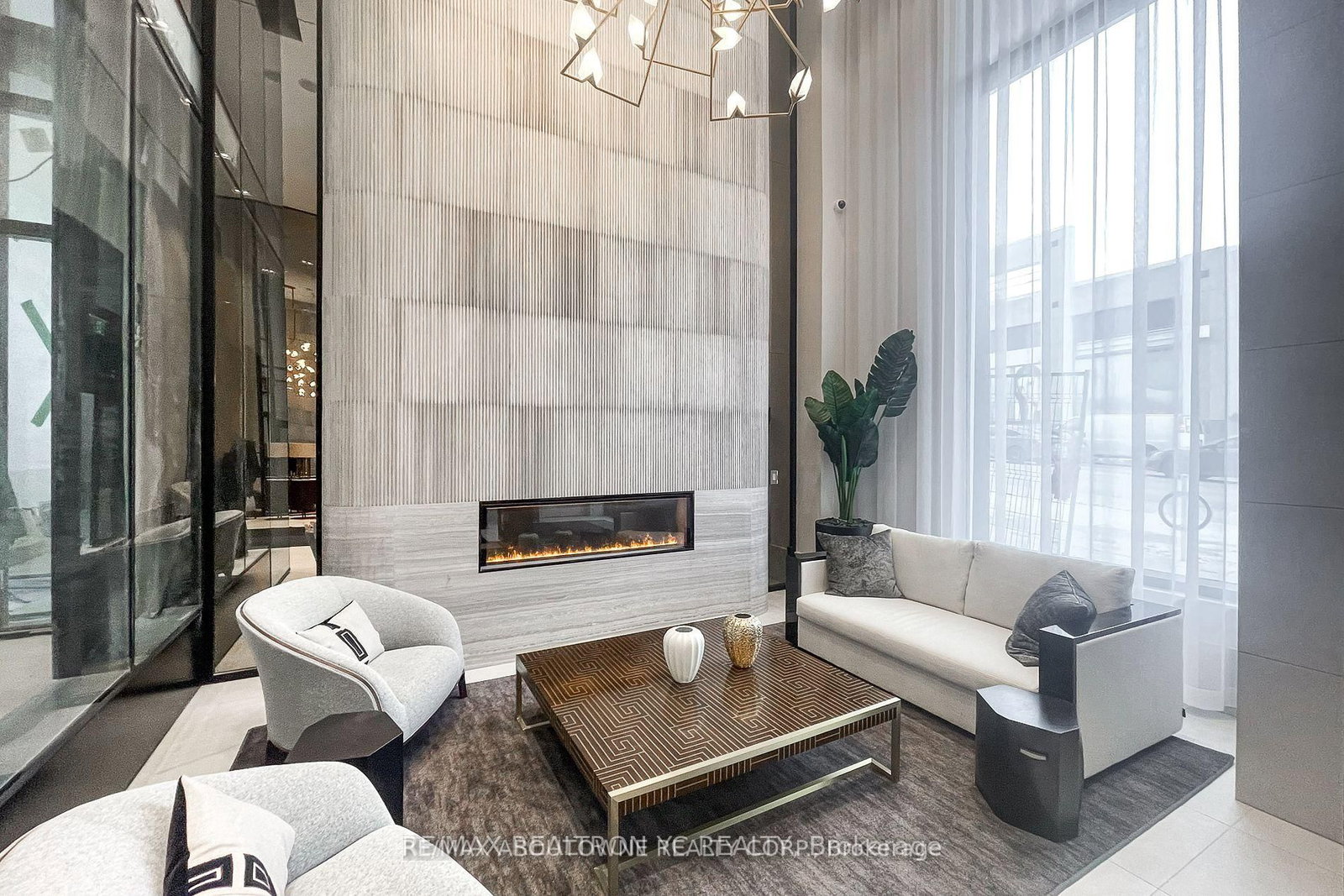 2020 Bathurst Street, Unit 806 - Photo 2