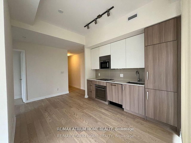 805 - 17 Dundonald Street