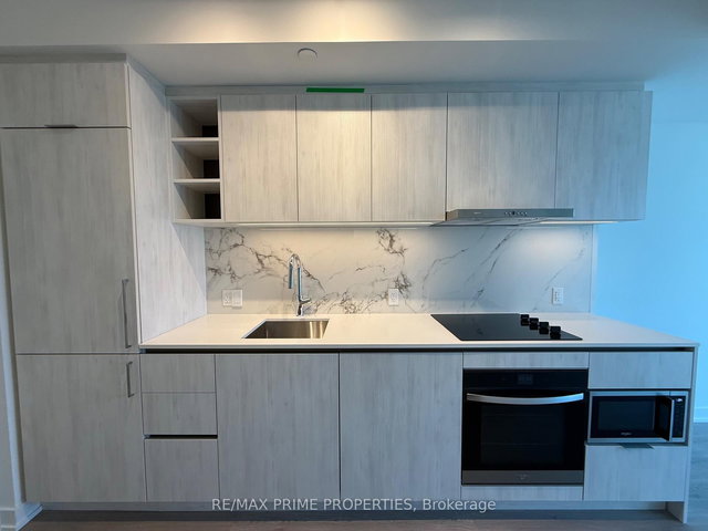 2808 - 8 Wellesley Street W