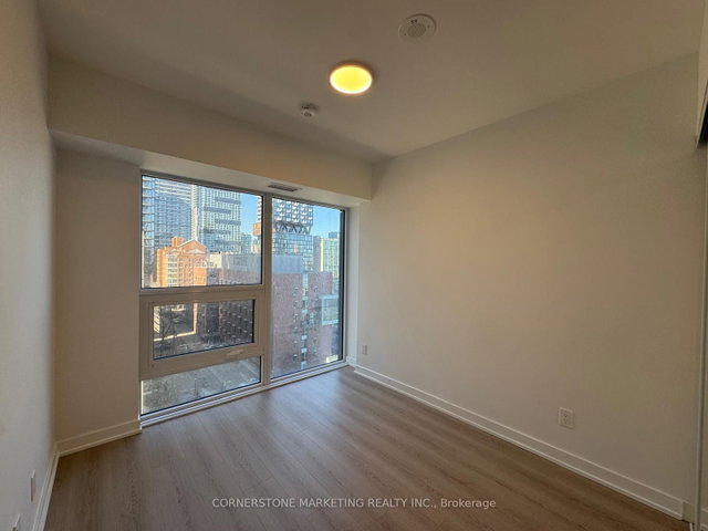1015 - 100 Queen Street E