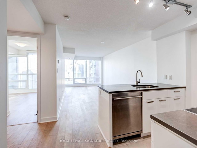 1605 - 295 Adelaide Street W