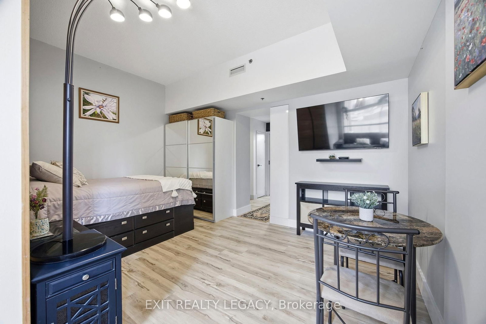 Condo for sale at 2402-1 King Street, Toronto, Ontario, M5H 1A1 - Bay Street Corridor - MLS: C12969728