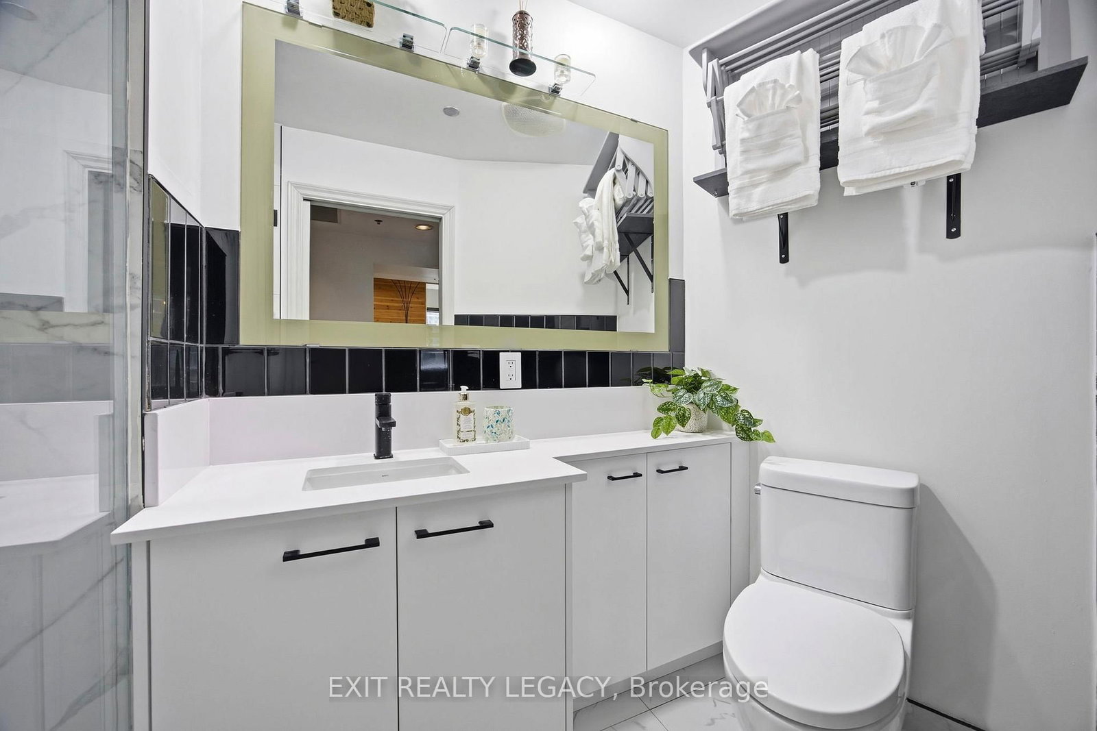 Condo for sale at 2402-1 King Street, Toronto, Ontario, M5H 1A1 - Bay Street Corridor - MLS: C12969728