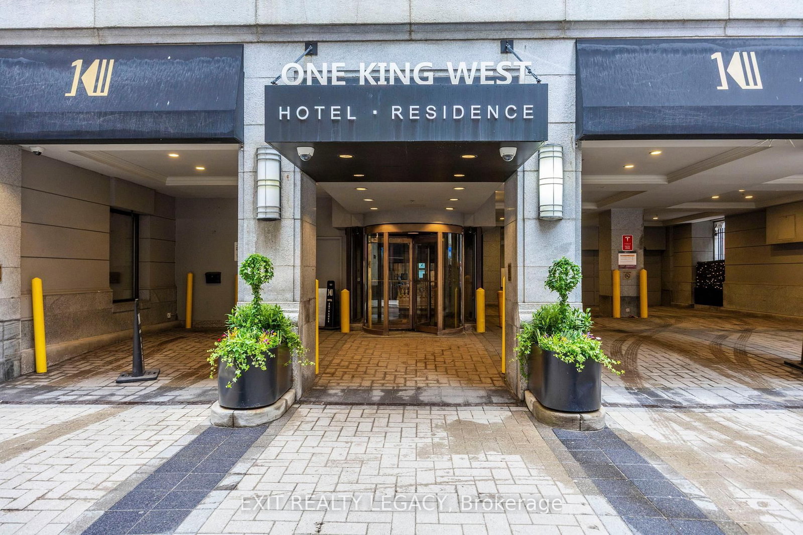 Condo for sale at 2402-1 King Street, Toronto, Ontario, M5H 1A1 - Bay Street Corridor - MLS: C12969728