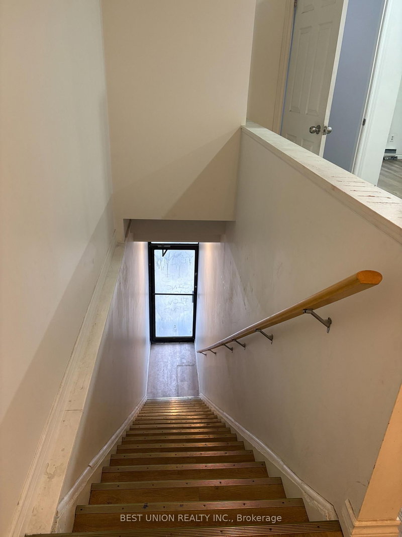 home for lease on Upper Unit-422 Queen St W Street