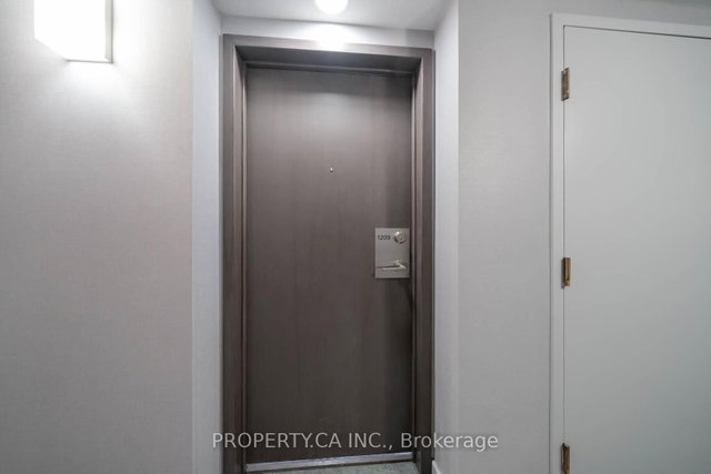 1209 - 10 Yonge Street