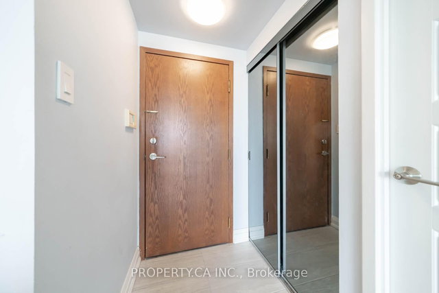 1209 - 10 Yonge Street